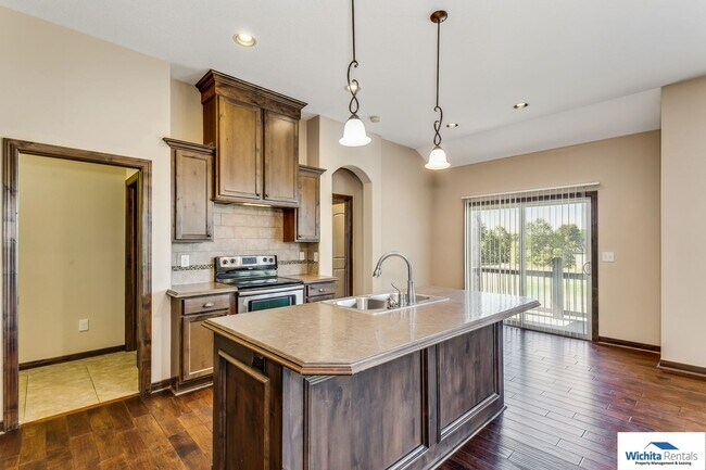 Building Photo - Lovely 4 Bedroom Stonewood Home...Waiting ...