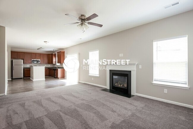 Building Photo - 4 Bedroom Pet-Friendly Home in Charlotte, NC with Main Street Renewal