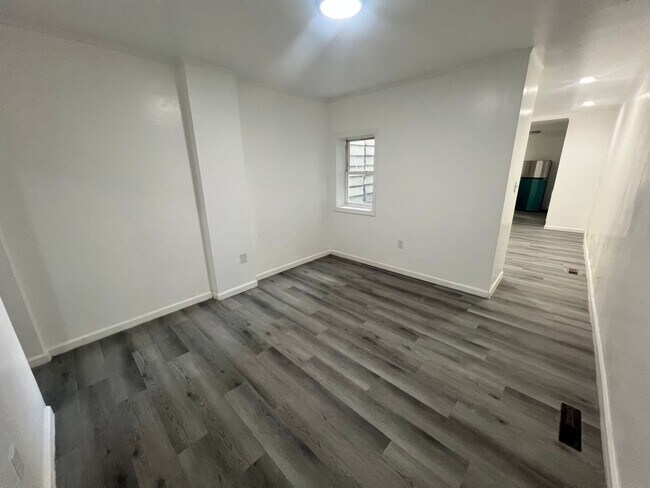 Foto del edificio - 22 1/2 Seward Ave