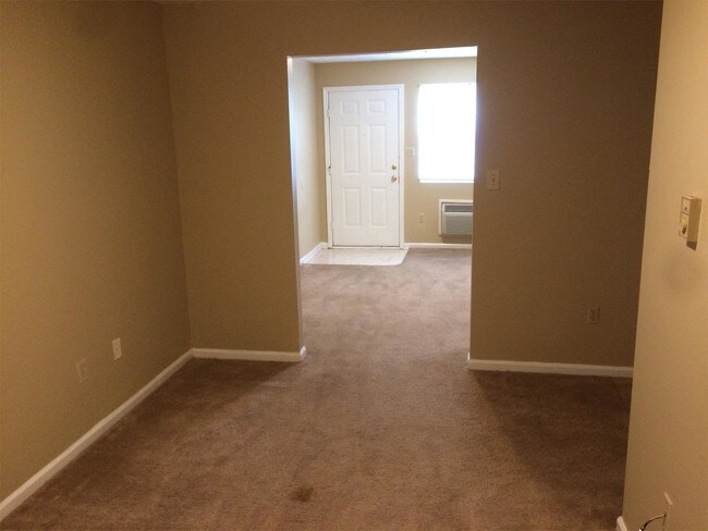 Building Photo - 423 Gibson Ln