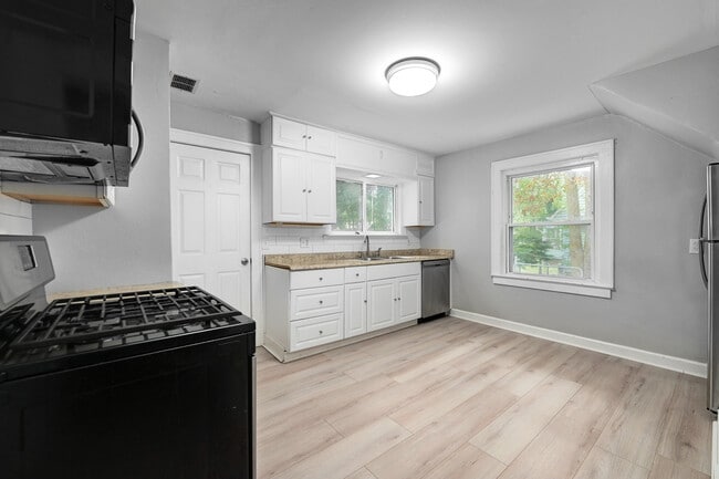 Building Photo - 2019 Beverly Hills Dr