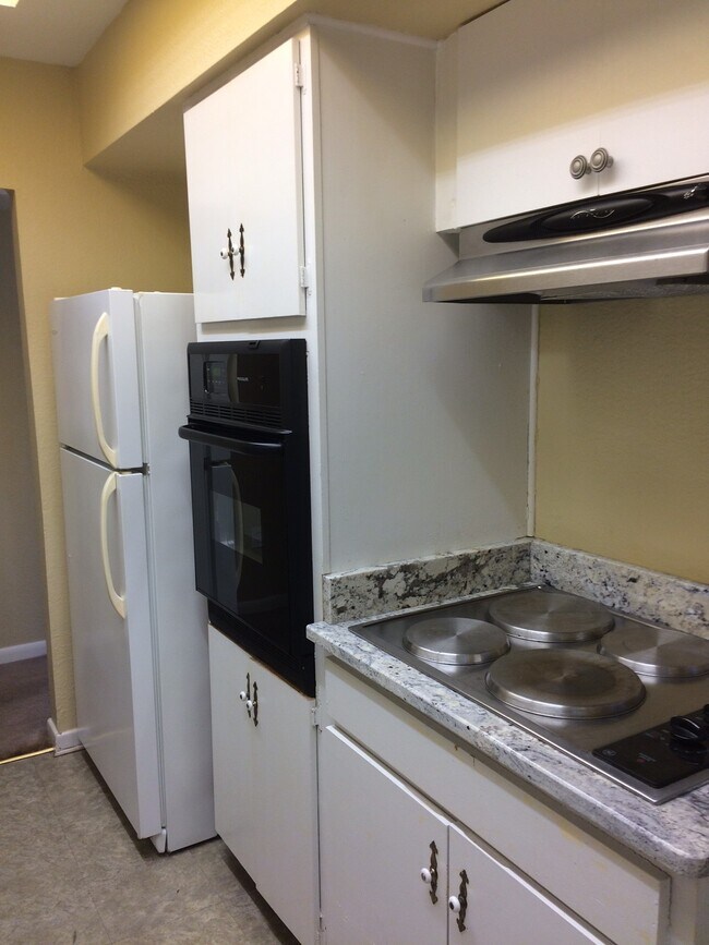 Kitchen - 5477 Boone Ave