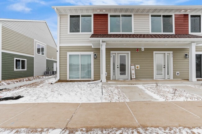 Building Photo - 940 Canter Dr