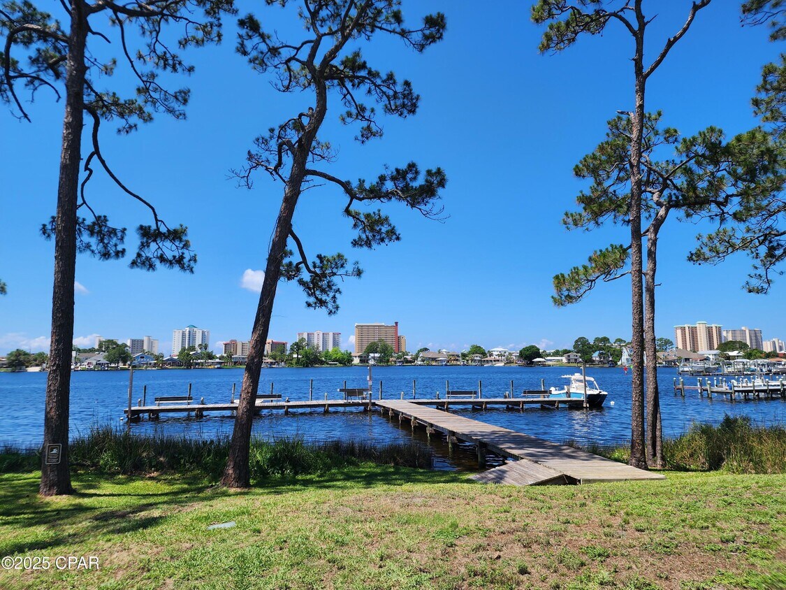 Foto principal - 6901 N Lagoon Dr
