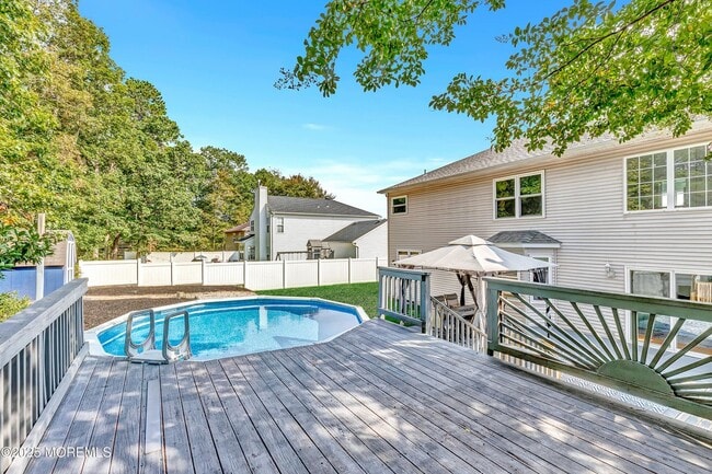 Foto del edificio - Spacious 4BR Colonial with Garage & Pool