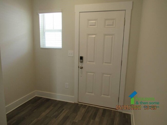 Building Photo - 420 Windsinger Lane