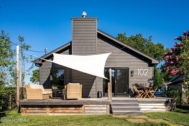 Building Photo - 102 Perry Pl