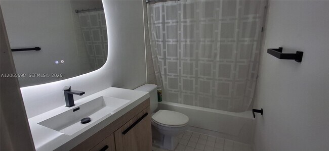 Foto del edificio - 901 Hillcrest Dr