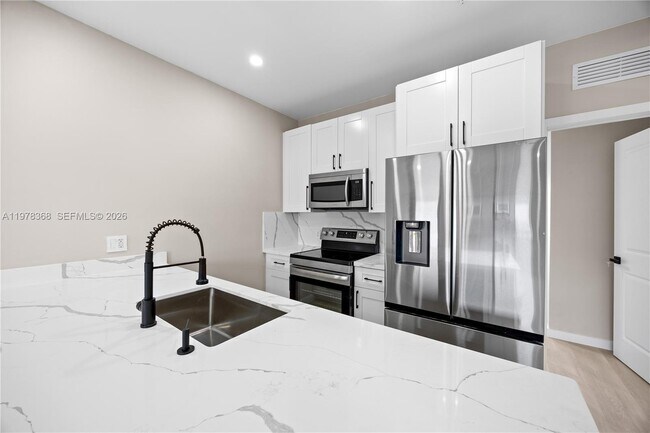 Foto del edificio - 630 NE 166th St