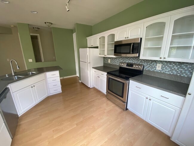 Large Kitchen - 95-976 Wikao St