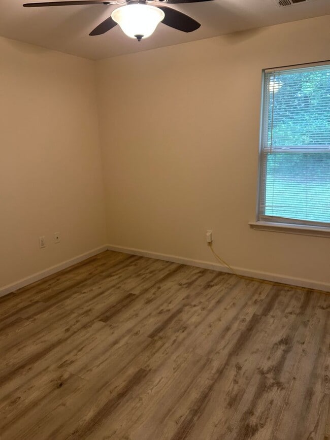 Building Photo - cute house