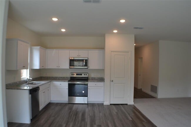 Building Photo - 713 Juniper St