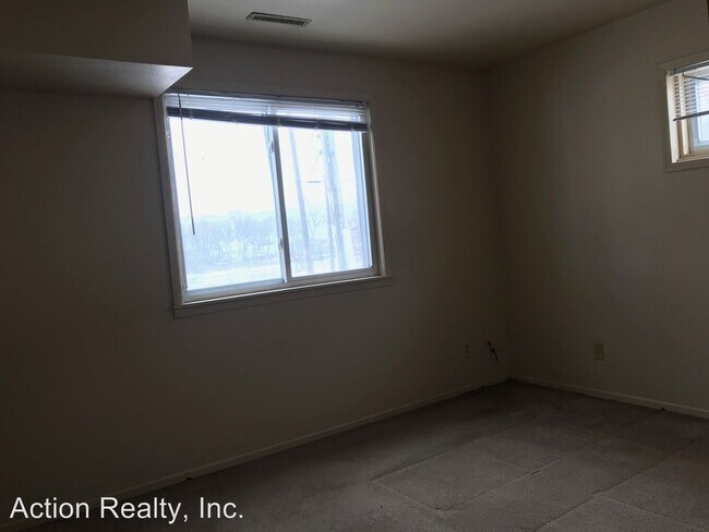 Building Photo - 1318 Ave B