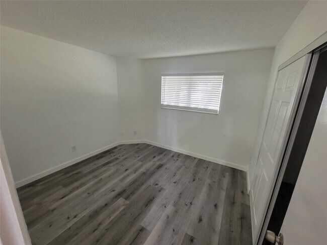 Foto del edificio - 3465 NW 44th St