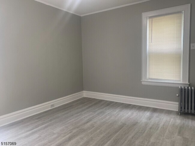 Building Photo - 35 Chester Ave