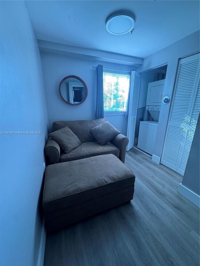 Foto del edificio - 821 SW 2nd St