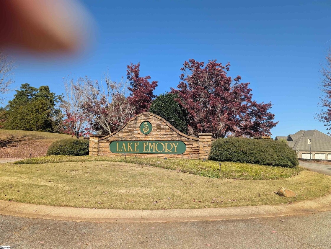 Primary Photo - 154 S Lake Emory Dr