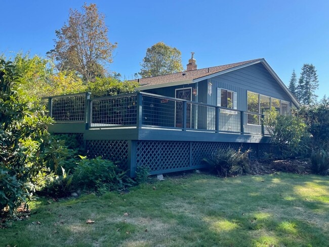 Building Photo - "The Bluff House on Admiralty Way"