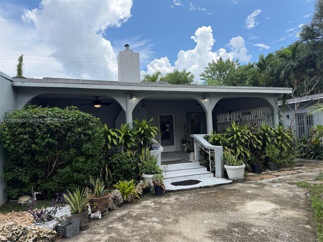 Foto del edificio - 7017 NW 5th Ct