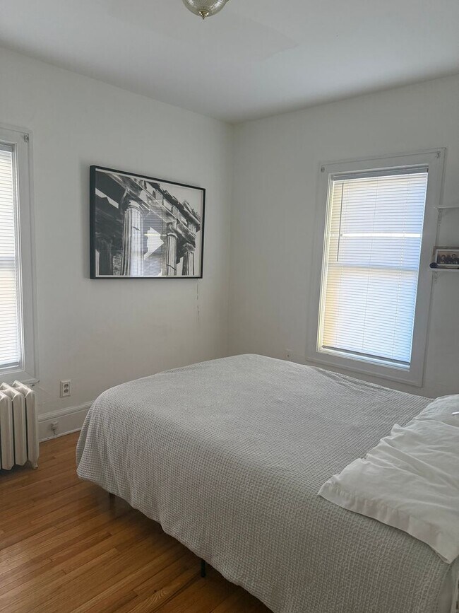 Foto del edificio - 1067-1069 Saint Clair Avenue