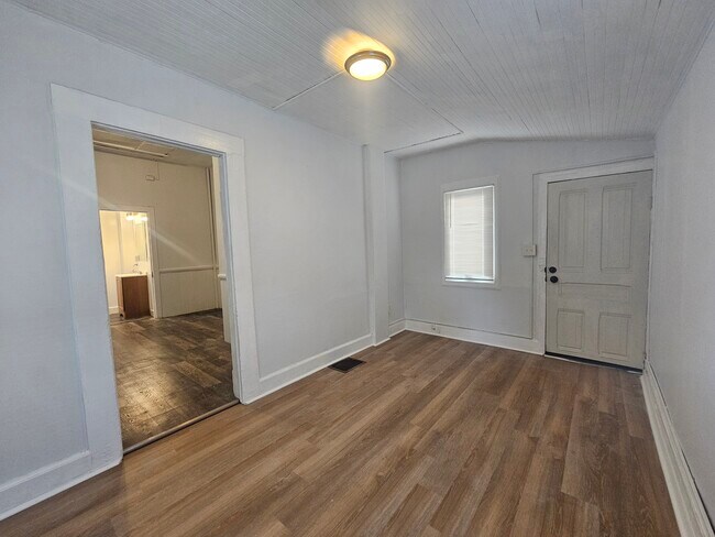 Foto del edificio - 658 E 3rd Ave
