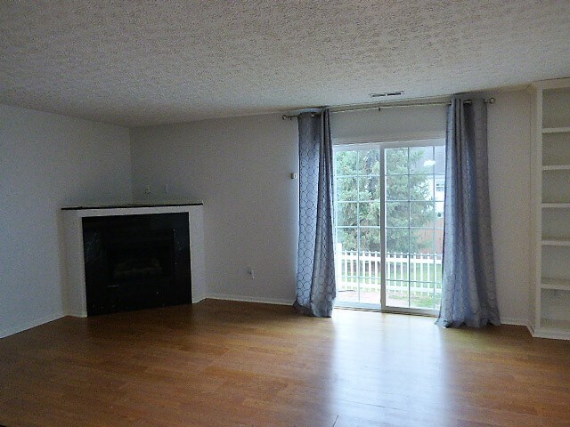 Foto del edificio - Brice Green 3 BR Condo!