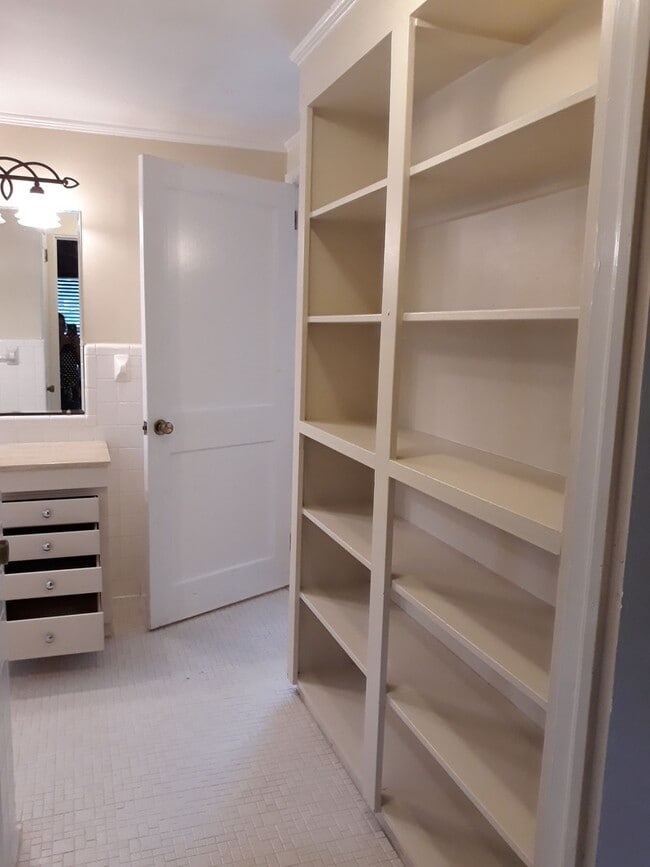 Building Photo - Haymount Charm Home