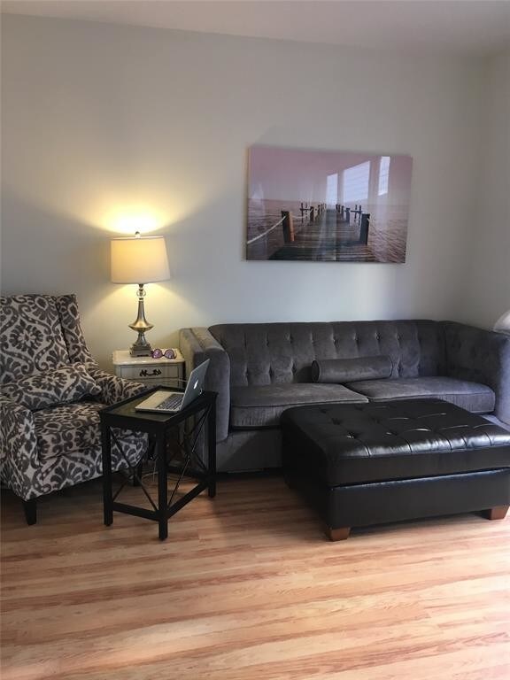 Foto del edificio - 4225 Purdue St