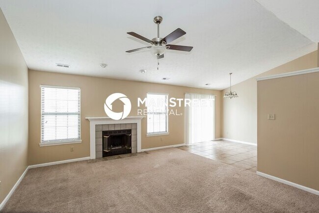 Building Photo - 3 Bedroom Pet-Friendly Home in Indianapolis, IN with Main Street Renewal