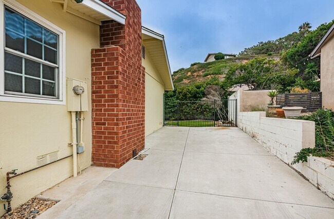 Building Photo - 628 Marsolan Ave