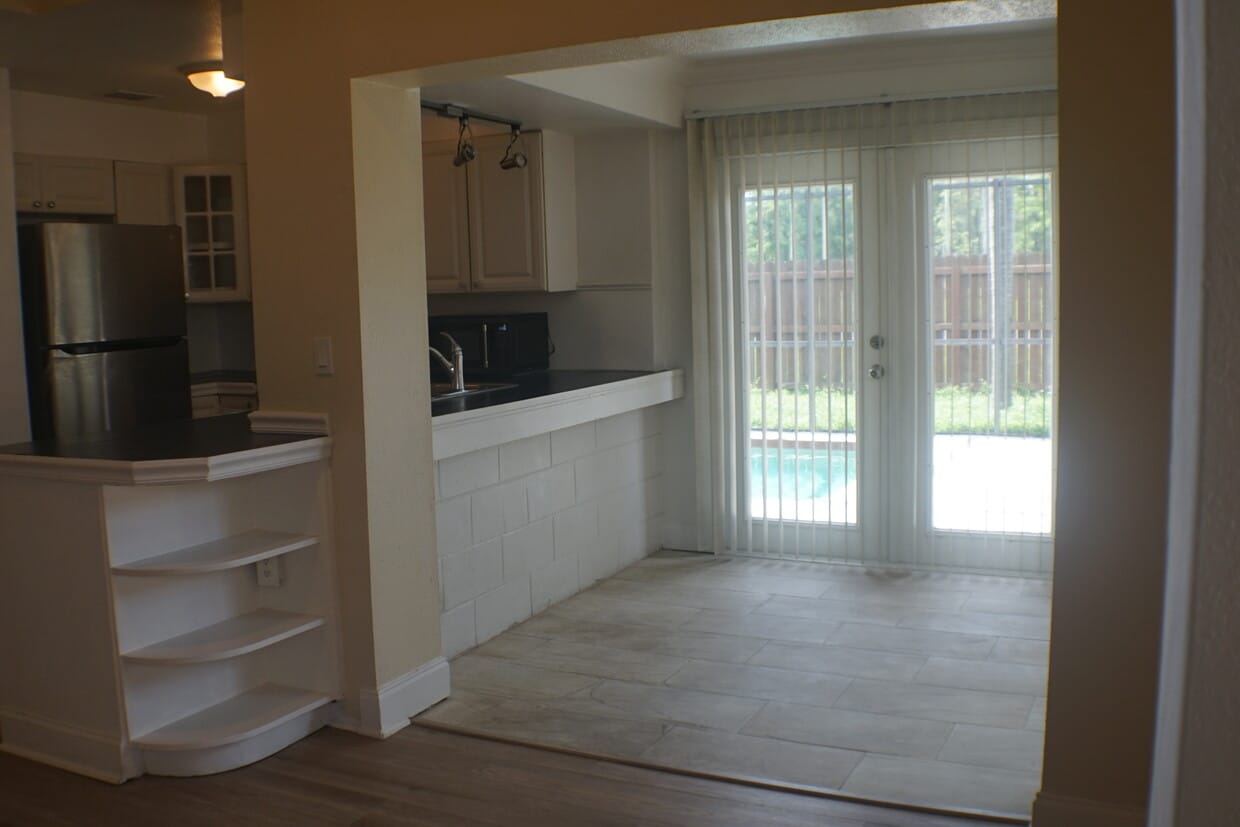 Primary Photo - 6158 Sandcrest Cir