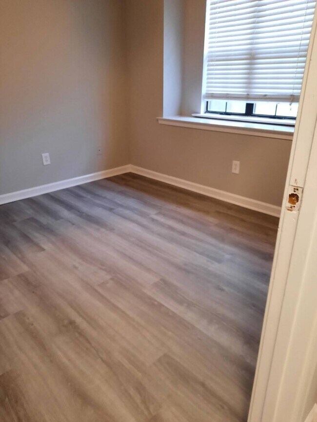 Building Photo - 3841 Perry Hill