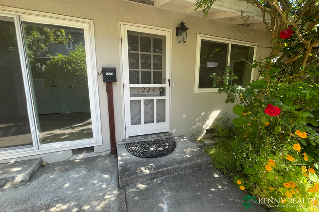 Building Photo - Completely Remodeled Two Bedroom Unit in a...
