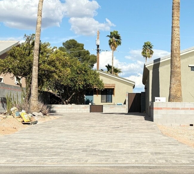 Photo - 537 S 96th St House