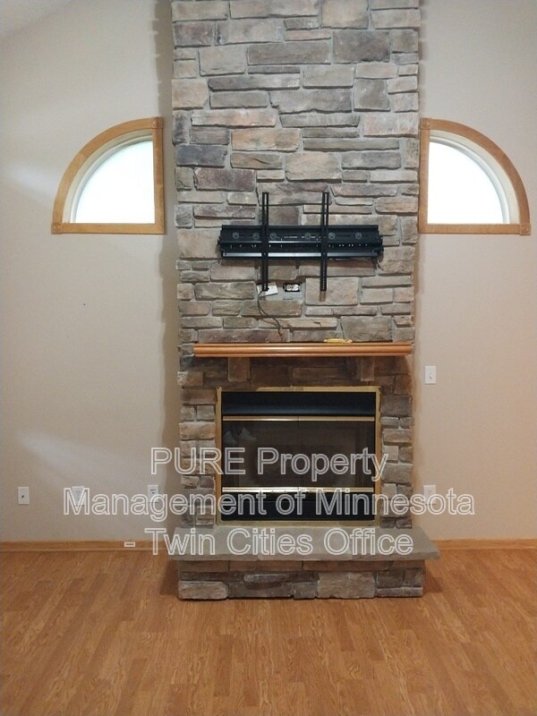 Building Photo - 9245 Troon Ct