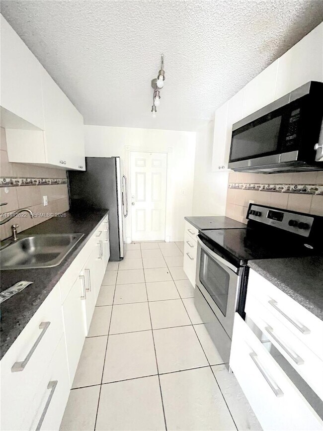 Foto del edificio - 18240 NW 41st Pl