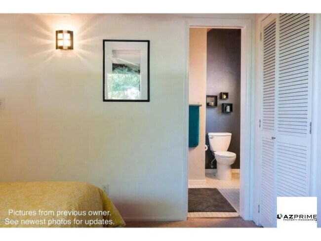 Foto del edificio - This modern desert retreat features polish...