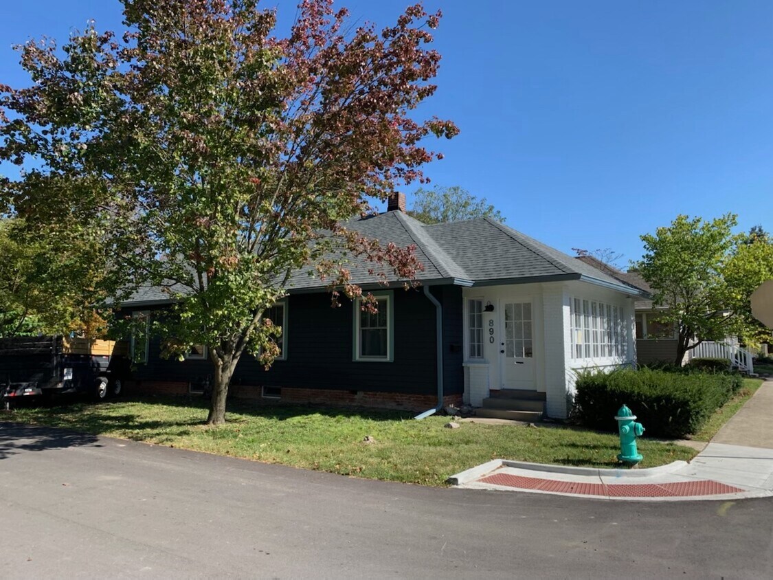 890 W. Pine Street, Zionsville, IN 46077 House Rental in Zionsville