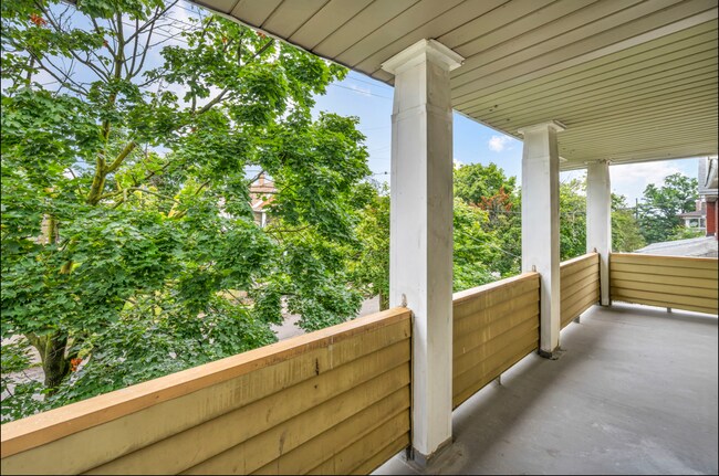 Foto del edificio - 4097 E 64th St