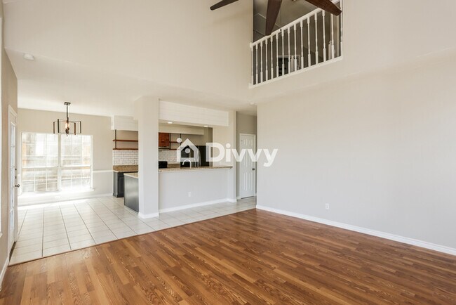 Foto del edificio - 813 Lionel Way, Fort Worth, TX 76108