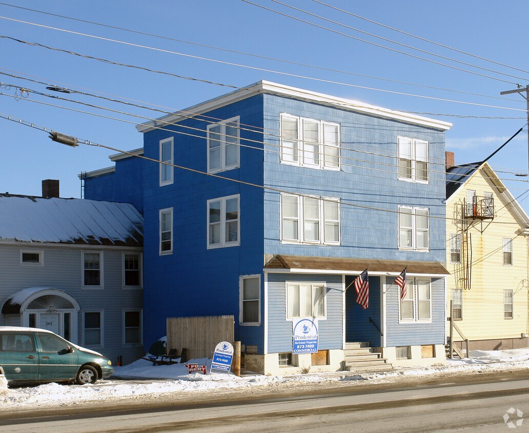Building Photo - 241 Main Pl