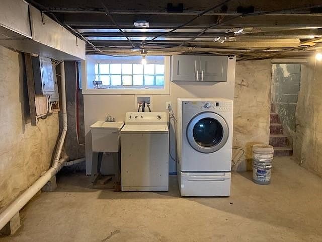 Building Photo - 2649 S 70th St