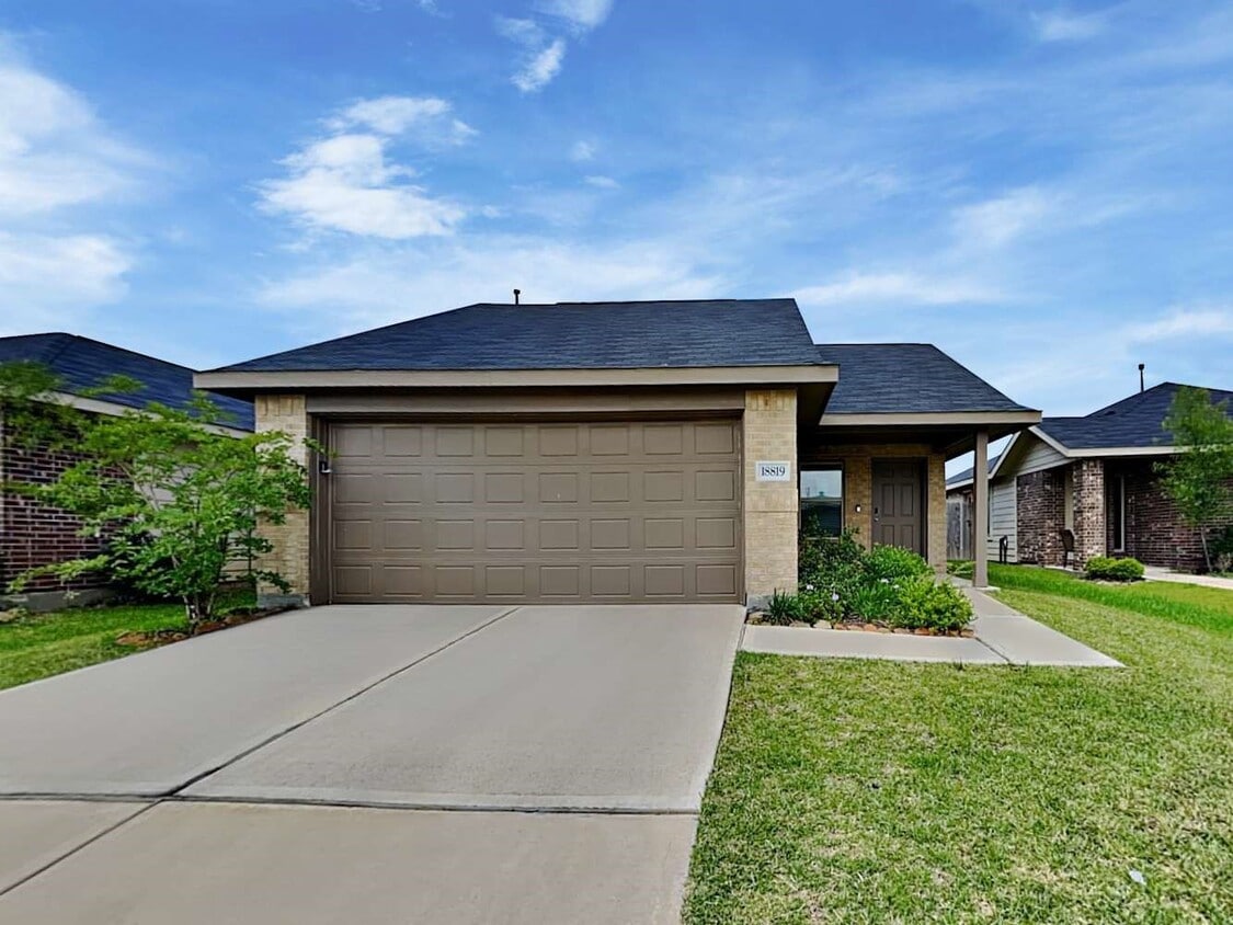 Primary Photo - 18819 Charter Elm Dr