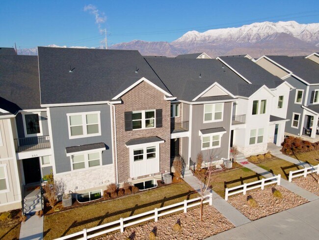 Building Photo - 347 W 410 N St