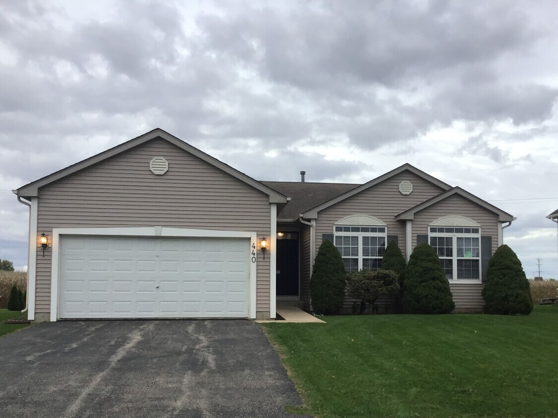Primary Photo - 440 N Aspen Drive