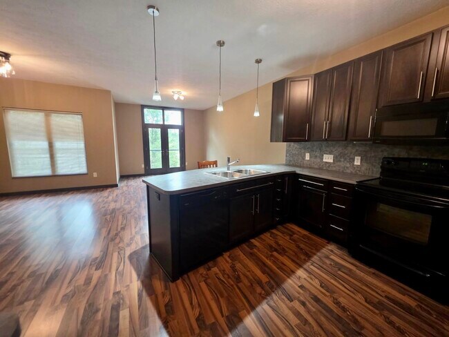 Foto del edificio - 117 N Howard St