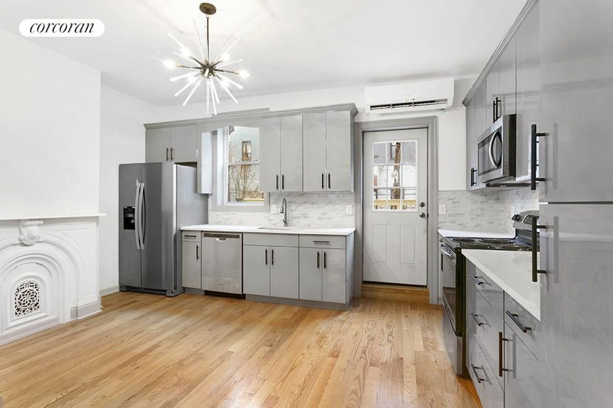 Foto principal - 196 Putnam Ave
