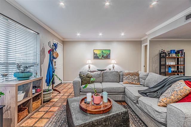 Foto del edificio - 5916 Birchbrook Dr