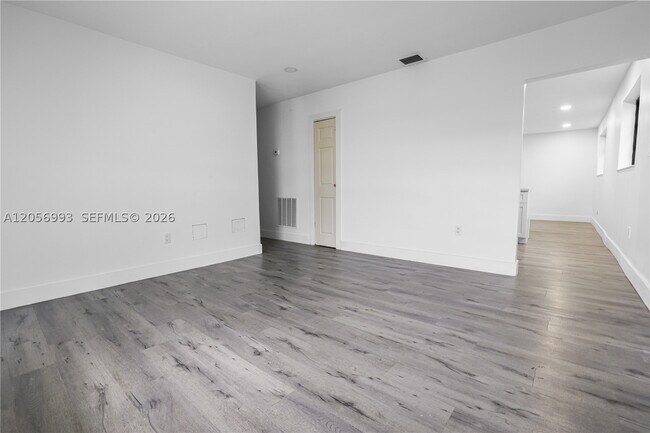 Foto del edificio - 10860 SW 220th St