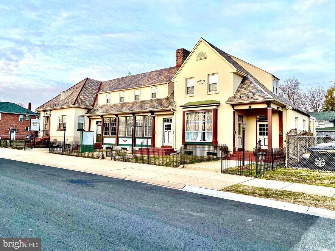 Primary Photo - 14 Commonwealth Ave